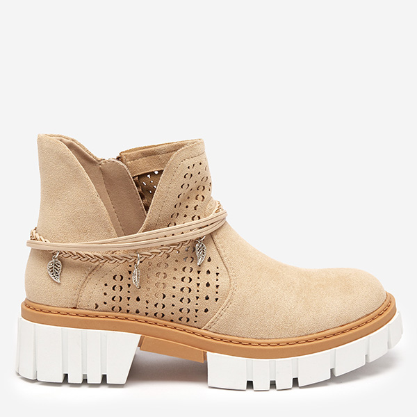 OUTLET Női bézs áttört csizma díszekkel Versi - Lábbeli