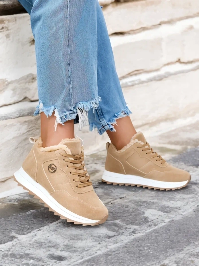 Royalfashion Világosbarna női szigetelt sportcipő Lahho