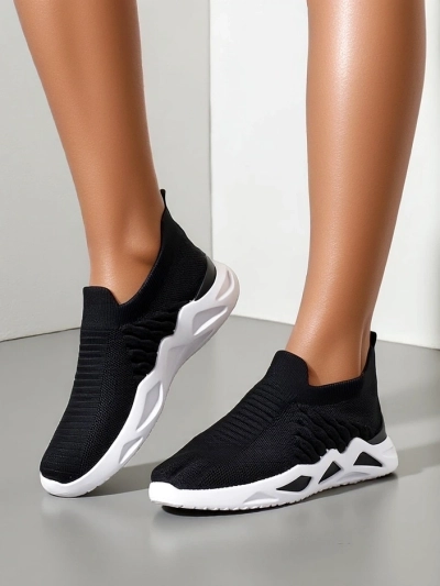 Royalfashion Slip-on női sportcipő strasszokkal Elavises