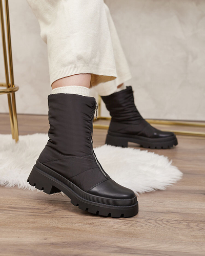 Royalfashion Női lapos sarkú csizma fekete színben Tainve