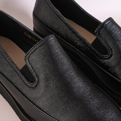 OUTLET Női fekete csillogó cipő Melerda - Lábbeli