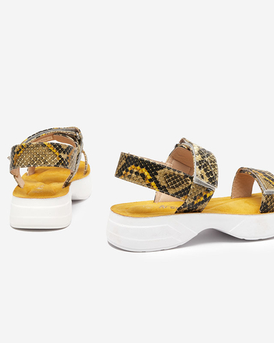 OUTLET Női lapos szandál dombornyomással a'la kígyóbőrrel Koqi- Lábbeli