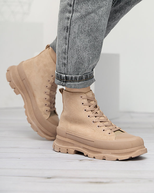 OUTLET Világosbarna, fűzős, lapos sarkú női bokacsizma Wertika - Cipők