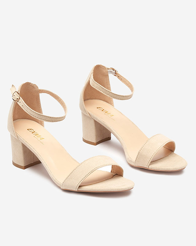 OUTLET Bézs színű női szandál a Nelino postán - Lábbeli