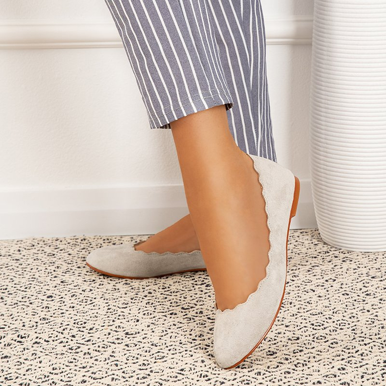 OUTLET Világosszürke női öko-velúr balerinák Antonelia - Cipők