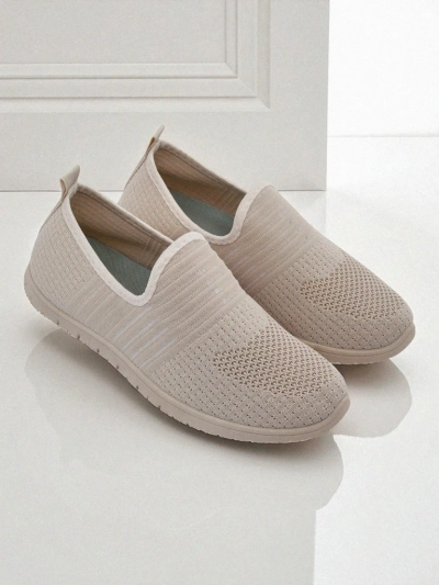Bézs Callista női slip-onok – könnyű szövetcipők lapos talppal