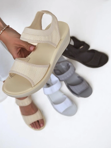 Royalfashion Női szandál vastagabb talpon Viva Flex