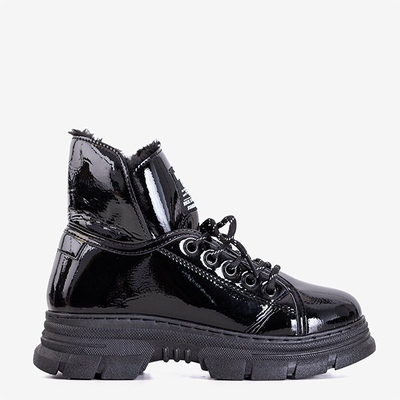 Fekete lakkozott női csizma a Rostorie-tól - Lábbeli