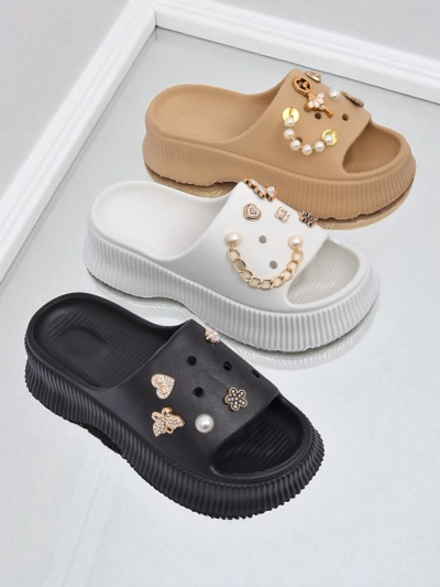 Royalfashion Női gumipapucs Slash Glam díszítéssel