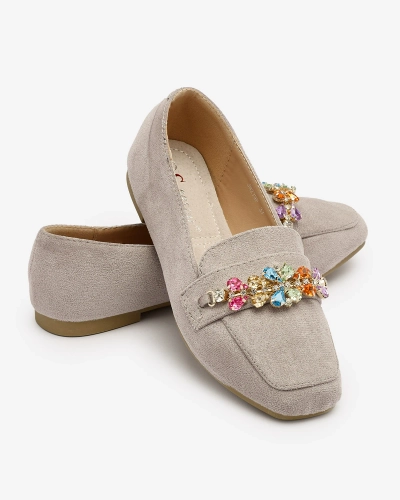 Royalfashion Világosszürke női mokaszin kristályokkal Olkeri