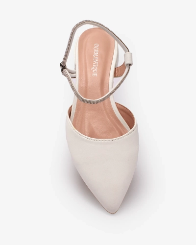 Royalfashion Fehér női díszített csillogó talpú lapos sarkú szandál