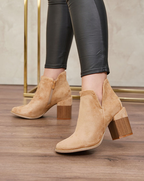 Royalfashion Világosbarna női Ricteas tűsarkú csizma