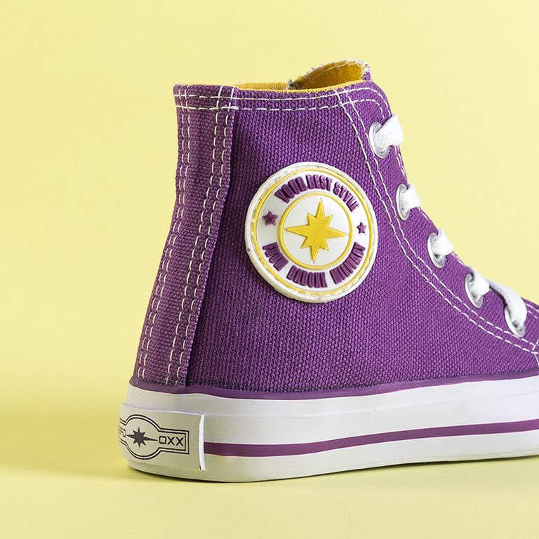 Ibolya színű gyermekcipők Alvari kitűzővel - Lábbeli