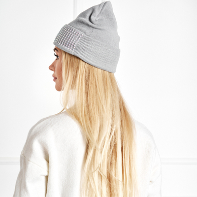 Női szürke sapka gyöngyökkel - Kiegészítők