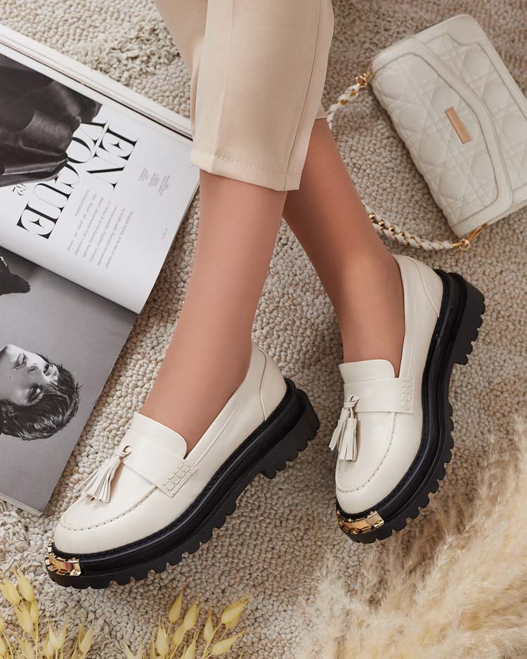 Royalfashion Női mokaszinok bojtokkal Fresosne