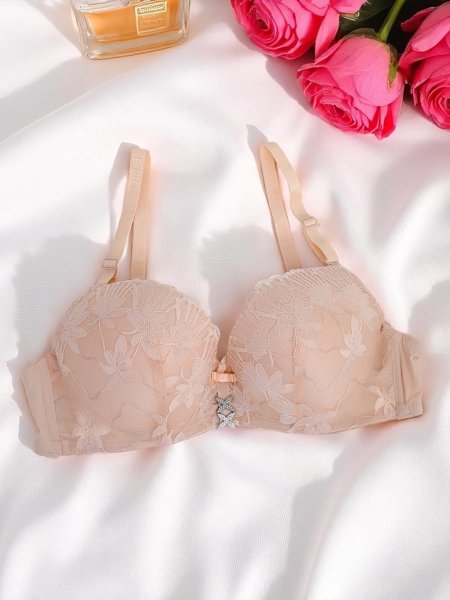 Royalfashion Női push-up csipkés melltartó Sensuelle Lift