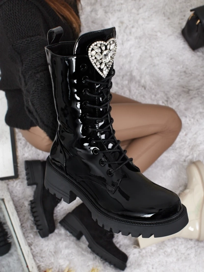 Emelune lakkozott fűzős női bokacsizma