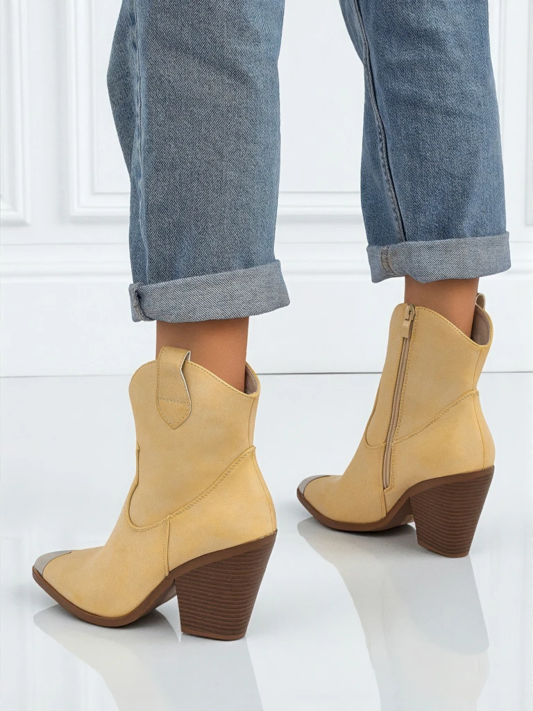 Női sarkantyús bokacsizma sarokkal, díszes orr-résszel Glacier Fang