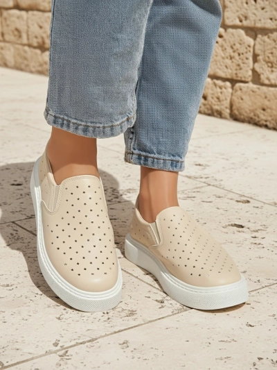 Callista bézs női slip-on cipő ökológiai bőrből, platformon