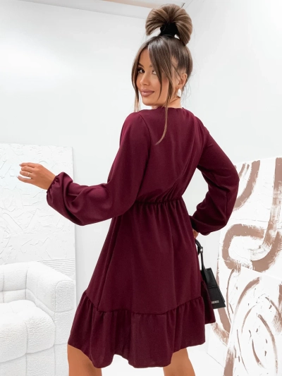 Royalfashion Női mini ruha fodrokkal és átlapolt nyakkivágással