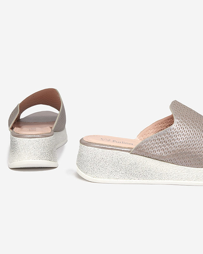 Világosbarna női áttört ékpapucs brokáttal Lekisa - Cipők