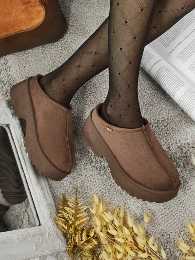 Rövid női a'la hócsizma bundával Calindra