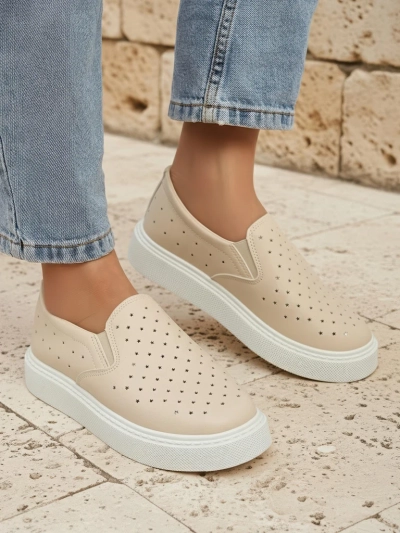 Callista bézs női slip-on cipő ökológiai bőrből, platformon