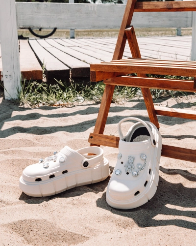 Royalfashion Fehér áttört női flip-flop cirkóniás díszítéssel Afuccia
