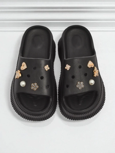 Royalfashion Női gumipapucs Slash Glam díszítéssel