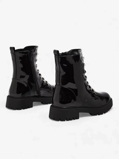 Velmini lakkozott fűzős női bokacsizma