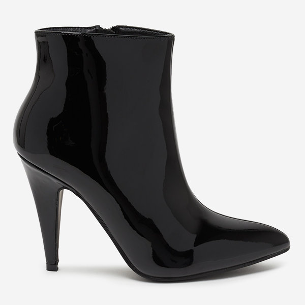 OUTLET Fekete lakkozott csizma magas sarkon Macalli Footwear