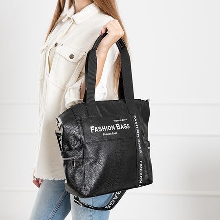 Fekete női táska díszítő felirattal - Táskák