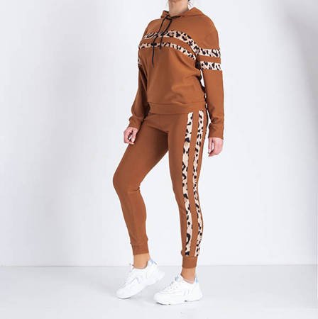 Világosbarna női sportruha leopárdmintával - ruházat