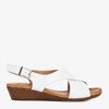 Białe damskie sandały na niskiej koturnie Jaliga - Obuwie