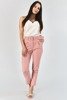 Damskie spodnie z paskiem w kolorze różowym - Odzież