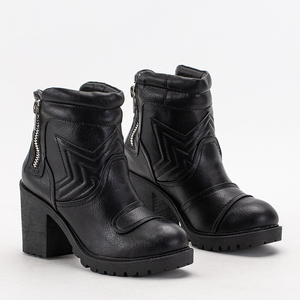 Fekete bokacsizma dekoratív dombornyomással Purah - Footwear