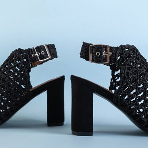 Fekete női áttört szandál a Bettina oszlopon - cipő