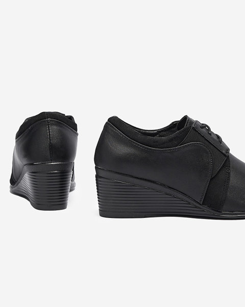 Fekete női cipő fűzős ékekkel - Cipő