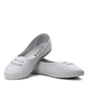 OUTLET Fehér cipők csúsznak az Aubriella- cipőre