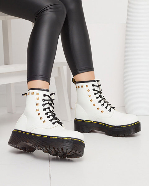 OUTLET Fehér női baggers csizma szegecsekkel Reddu- Footwear