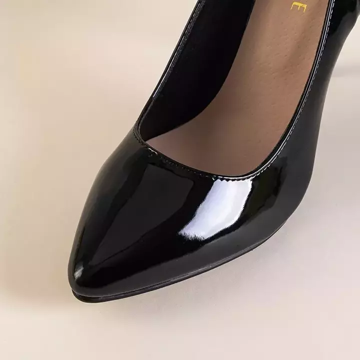 OUTLET Fekete lakkozott szivattyúk Lizabera sarkán - Cipő