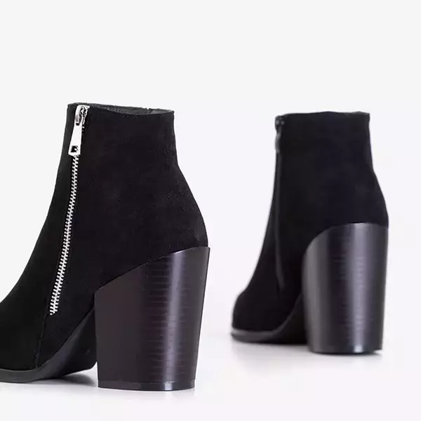 OUTLET Fekete női csizma a poszton Maryana - Cipő