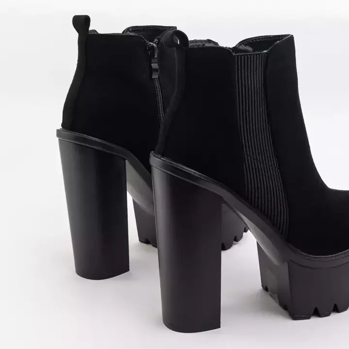 OUTLET Fekete női csizma egy magasabb poszton Sulina - Cipő