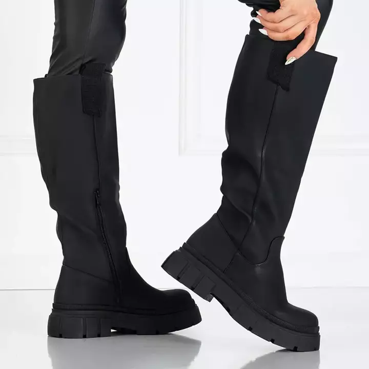 OUTLET Fekete női csizma lábszárközépig Oledd- Footwear