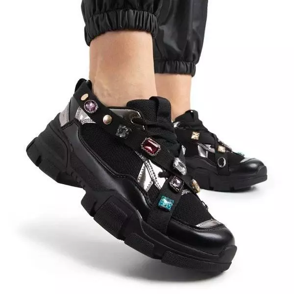 OUTLET Fekete női tornacipő vastag talppal Jocasta - cipő