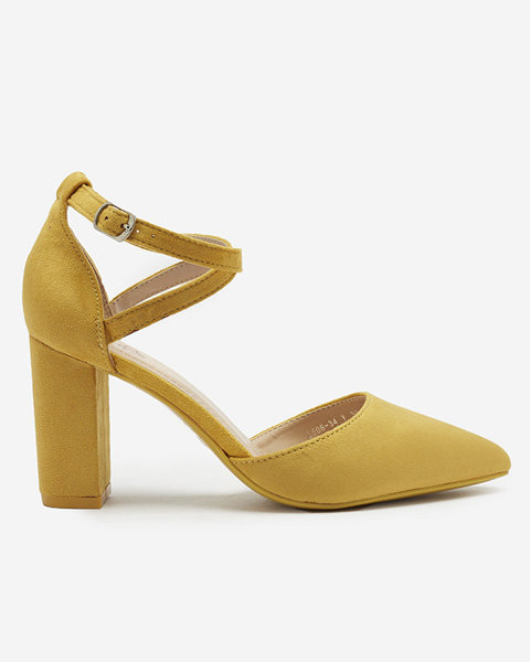 OUTLET Mustár színű női tűsarkú cipő Amagy- Lábbeli