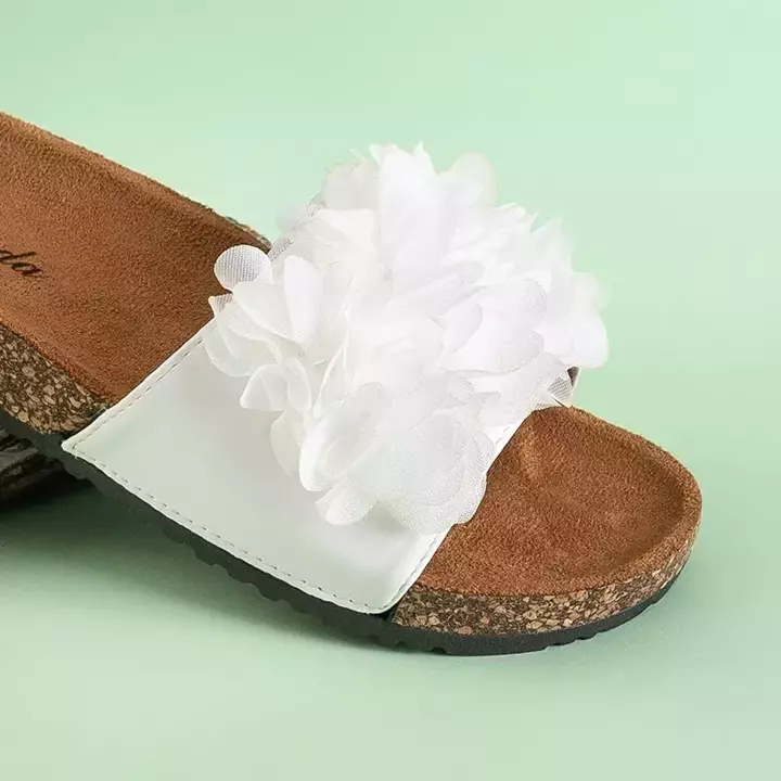 OUTLET Női fehér papucs virággal Alina - Cipő