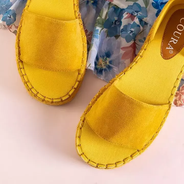 OUTLET Sárga női szandál a Sitra platformon - Cipő